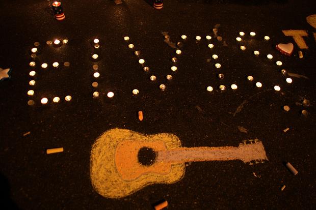Elvis Fans Flock To Memphis For 30th Anniversary Of The Kings Death 