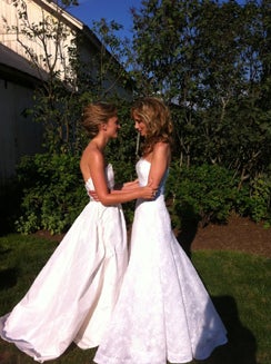 Chely Wright and Lauren Blitzer tie the knot - CBS News
