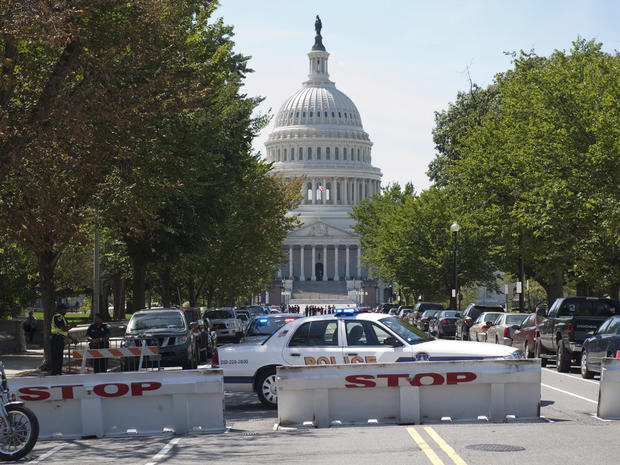 U.S. Capitol Police officers secure the streets outside the U.S. Capitol in Washington, D.C. Aug. 23, 2011, following a 5.9 earthquake centered in Mineral, Va. 