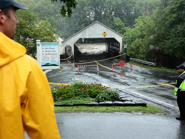 crews keep people from Bridge 