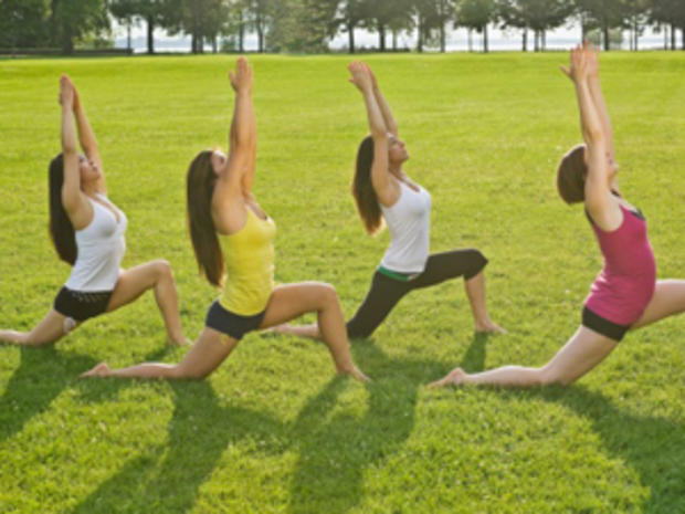 10/10 - 2 Broke Girls - Outdoor Workouts - hiking yoga 