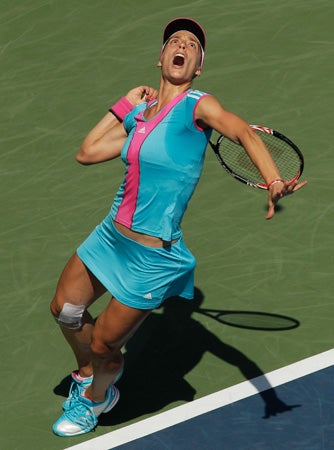 Andrea Petkovic serves to Zheng Jie  