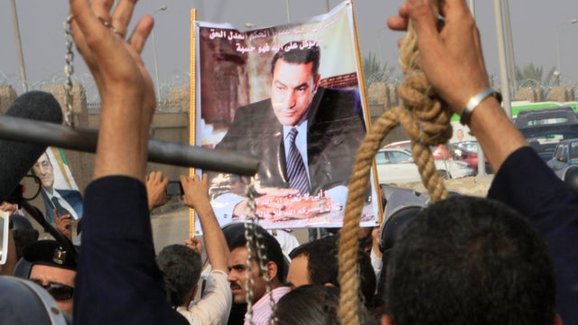 Mubarak supporters and foes clash outside his trial 