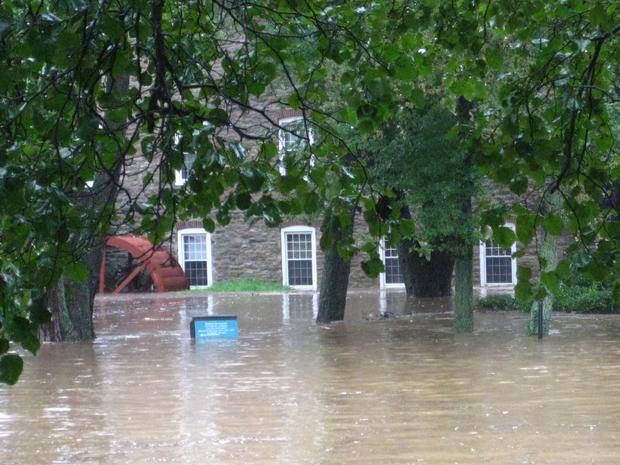flooding-ruxton-and-falls-rd.jpg 