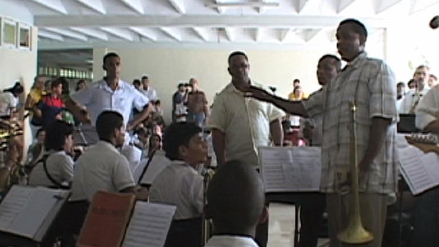American jazz musicians give instruments and education to kids in Cuba 