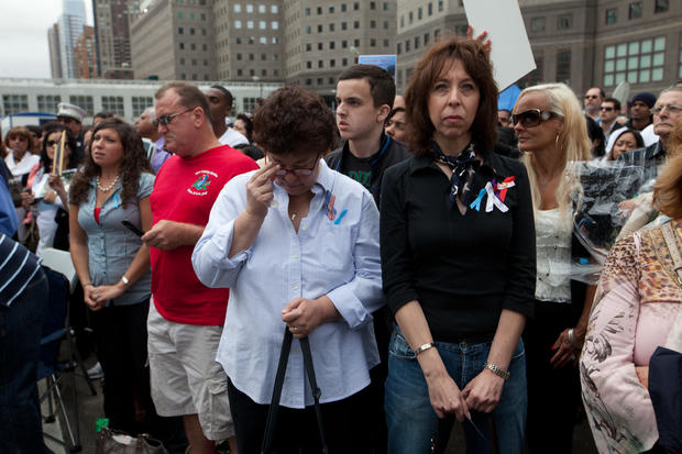 9-11-ny-woman-crying.jpg 