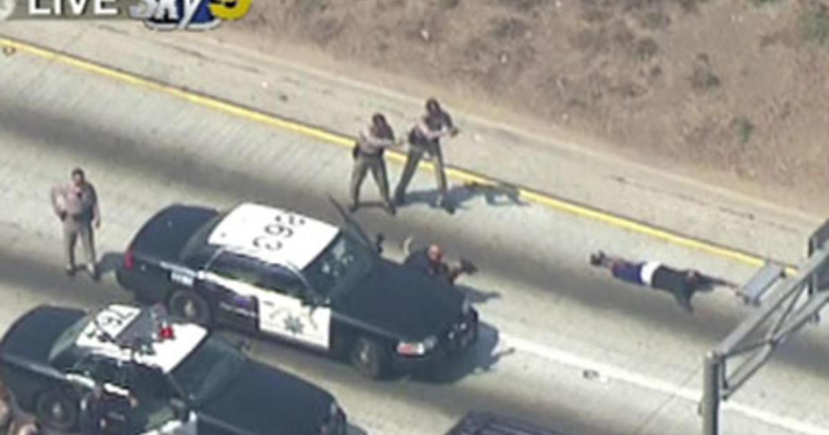 Suspected Bank Robber Surrenders To Police Following High Speed Chase Cbs Los Angeles