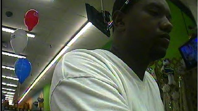 kroger-in-store-bank-robbery-suspect-photo2-9-16-11.jpeg 