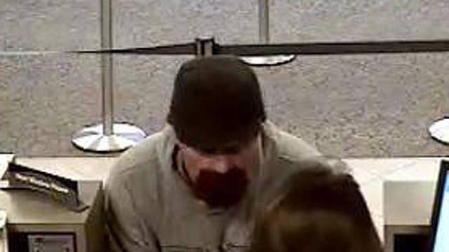 suspect-frontal-at-teller-from-golden-pd.jpg 