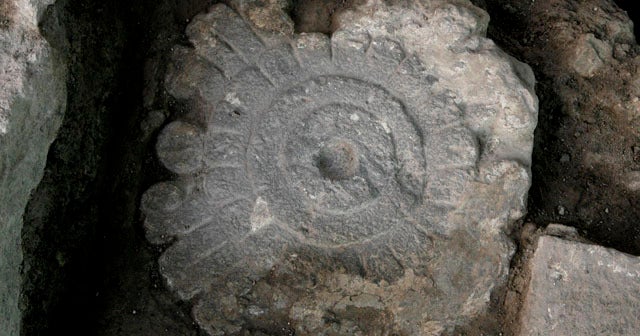 Researchers find Aztec temple platform - CBS News