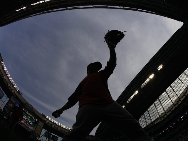 Daniel Descalso warms up 