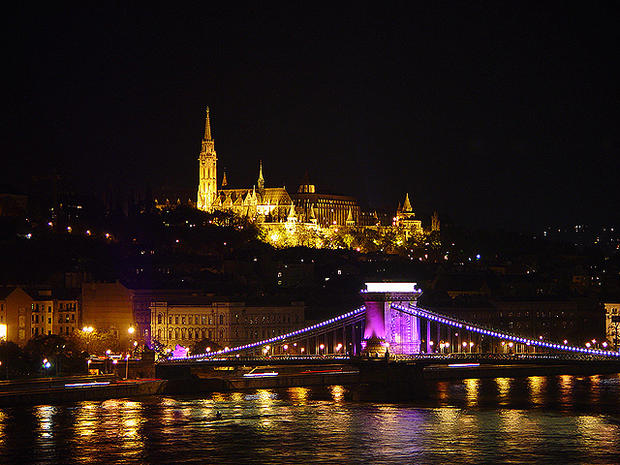 Budapest-chain-bridge.jpg 