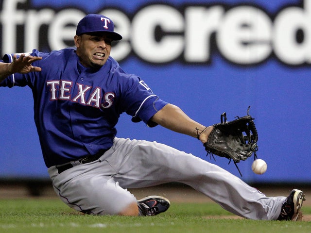 Nelson Cruz can't come up with a catch 