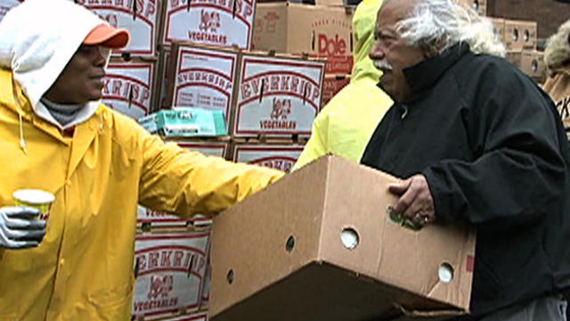 Food pantry serves hope to Chicago's hungry 