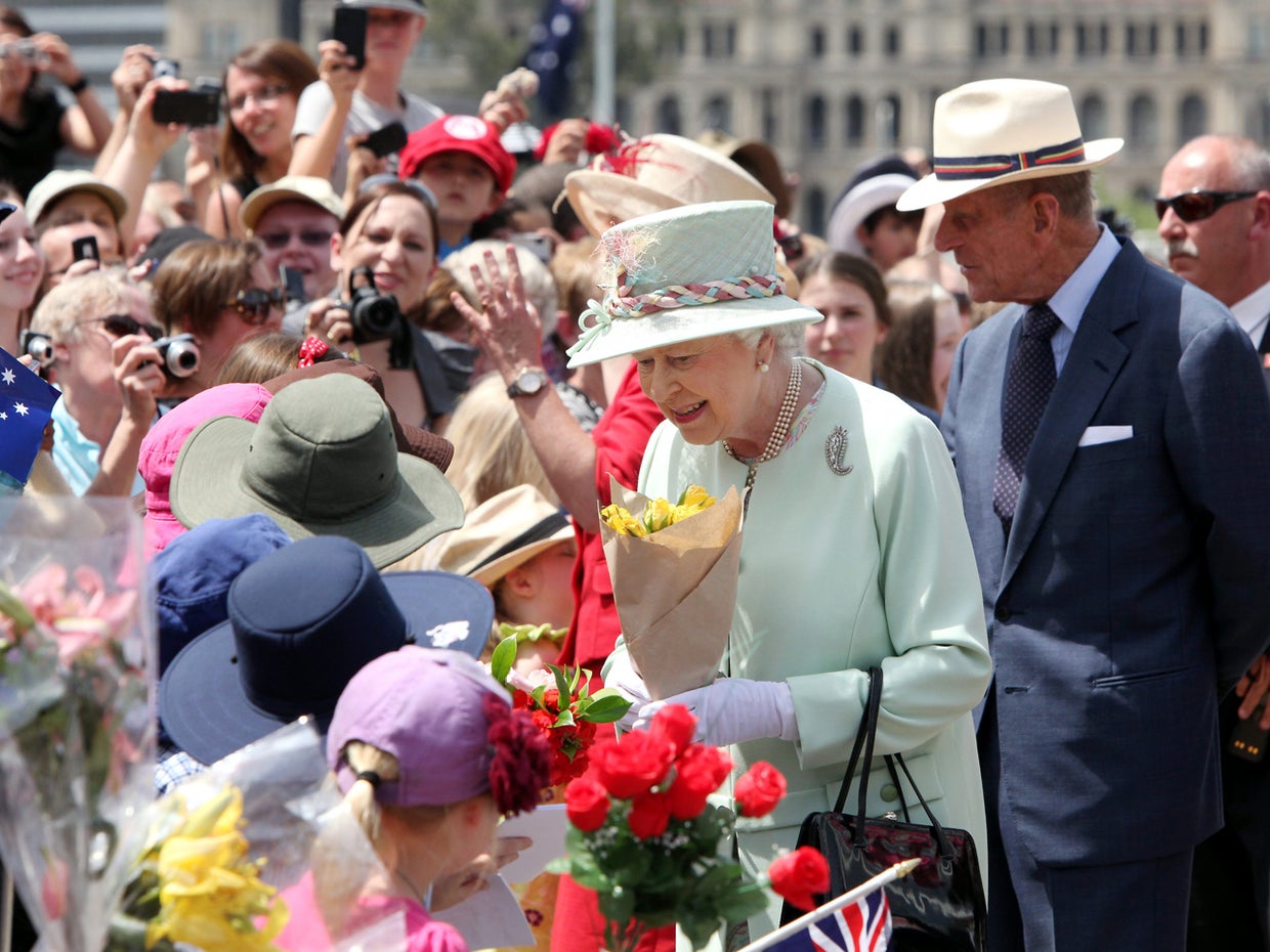 Queen Elizabeth mooned on Australian trip CBS News