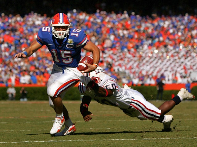 Tim Tebow scores a touchdown 