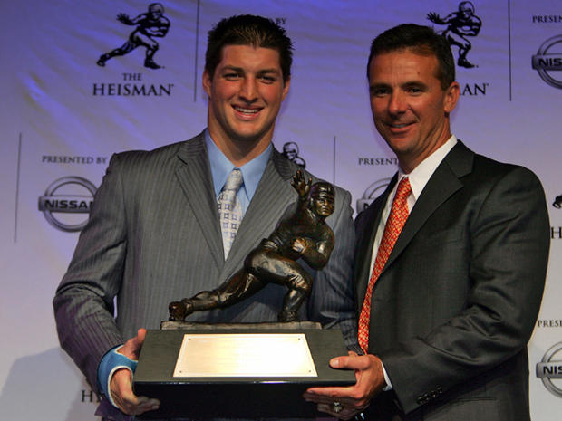 Tim Tebow and head coach Urban Meyer pose with the Heisman trophy 