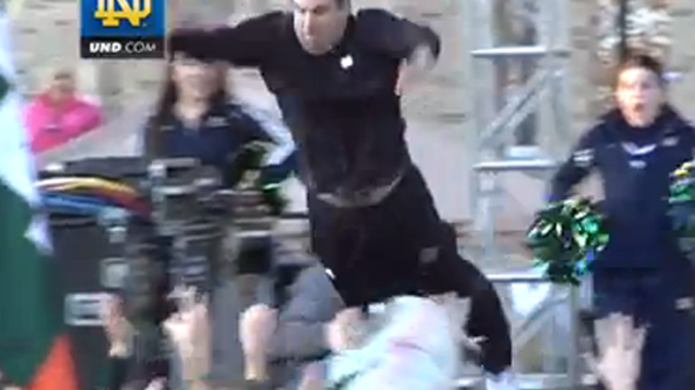 Mike_Brey_stage_dive.png 