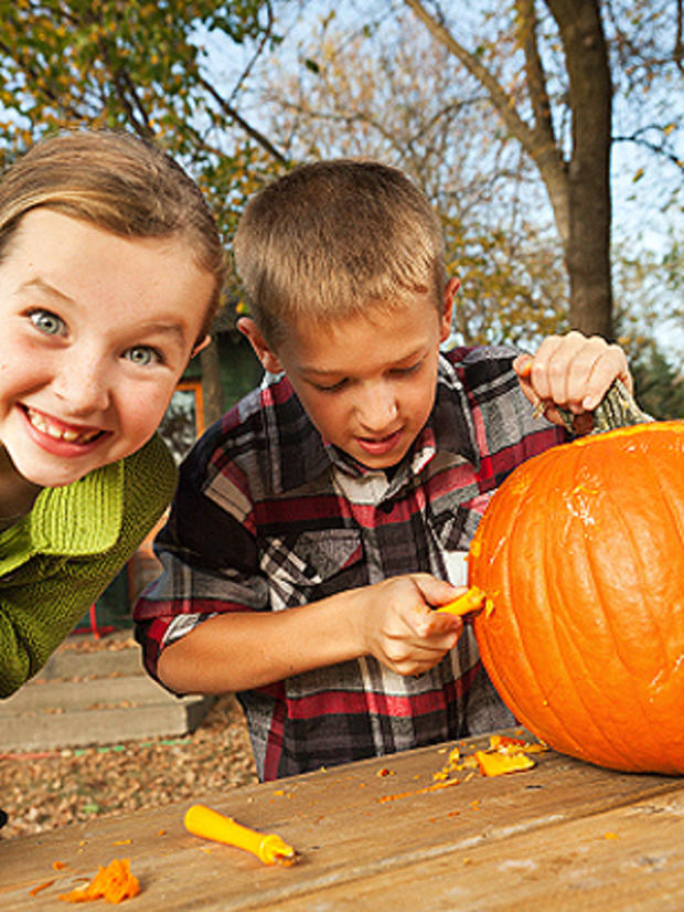 kids, children, halloween, pumpkin, carving, jack-o-lantern, scary, facial expression, humor, stock, 4x3 