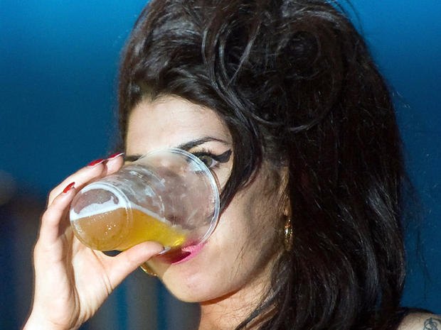 Amy Winehouse died from alcohol poisoning, says coroner 