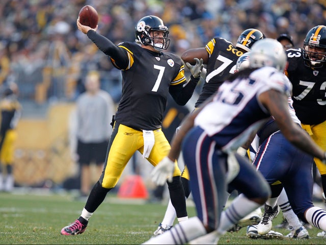 Ben Roethlisberger passes against the Patriots 