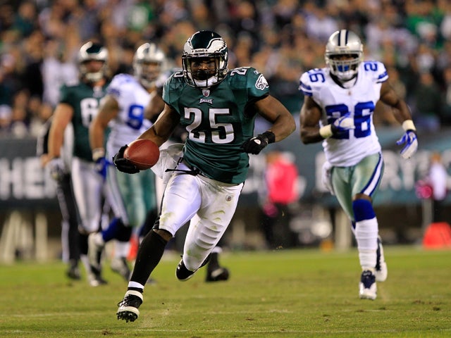 LeSean McCoy rushes  for a gain 