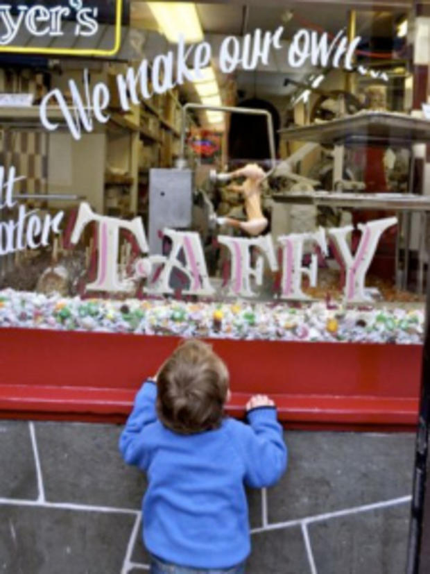 1/27/12 – Family &amp; Pets – Family Fun Guide to Weekend in Monterey – Salt-Water Taffy at Fisherman's Wharf 