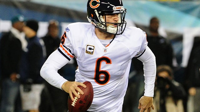 Jay Cutler passes 