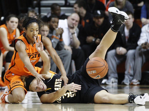 Keriann Shaw passes off to a teammate in front of Tiffany Bias 