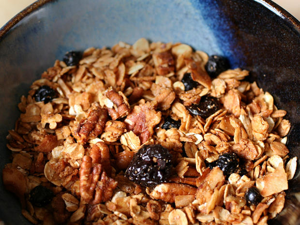 granola, breakfast, raisins 
