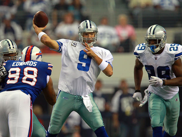 Tony Romo throws against the Bills 