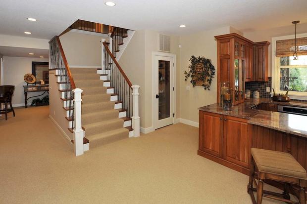 5201-frost-point-ll-staircase-mls.jpg 