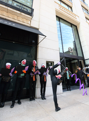 012-carolers--in-front-of--.gif 