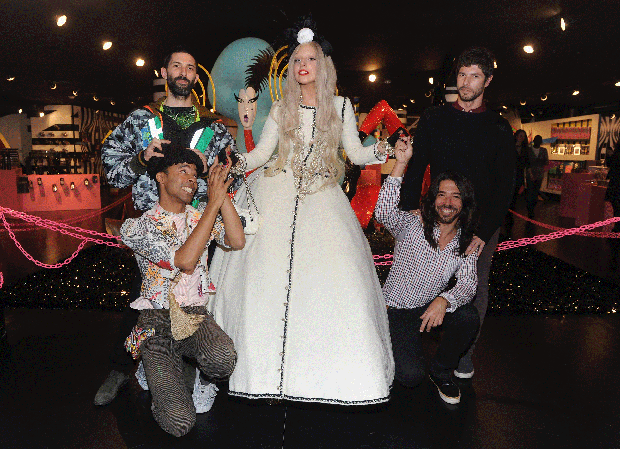 020-gaga-and--friends.gif 