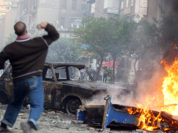 Egyptian protester throw stones  