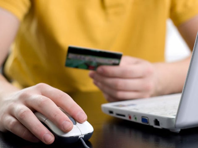 Men outspend women online (on things that aren't real) 