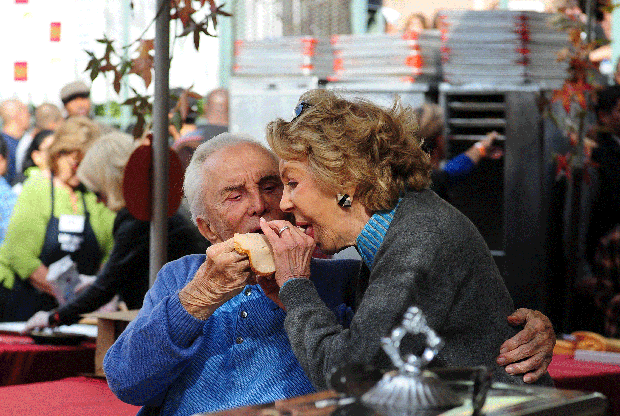 006-kirk-and--wife_1.gif 