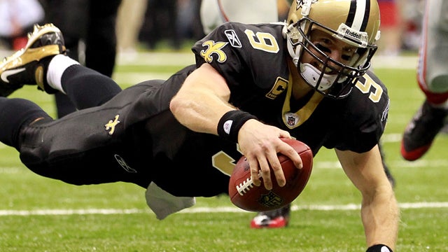 Drew Brees dives into the endzone for a touchdown 