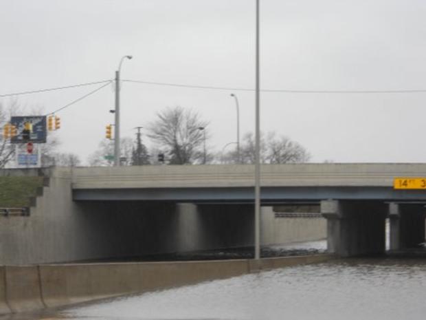 m-39-flooding-and-flooded-streets-near-outer-dr-m-39-11-29-11-016.jpg 