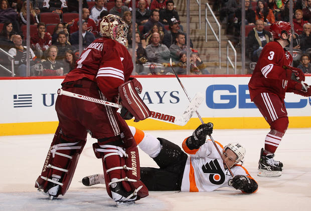 Flyers 4, Coyotes 2 - December 3, 2011 