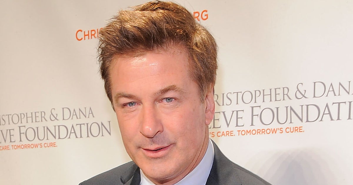 Alec Baldwin kicked off American Airlines flight CBS News