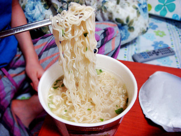 instant noodles, cup of noodles 