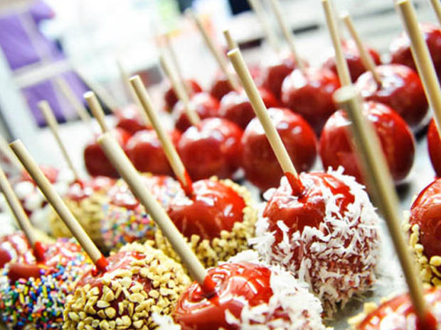 santas-enchanted-forest-candy-apples.jpg 