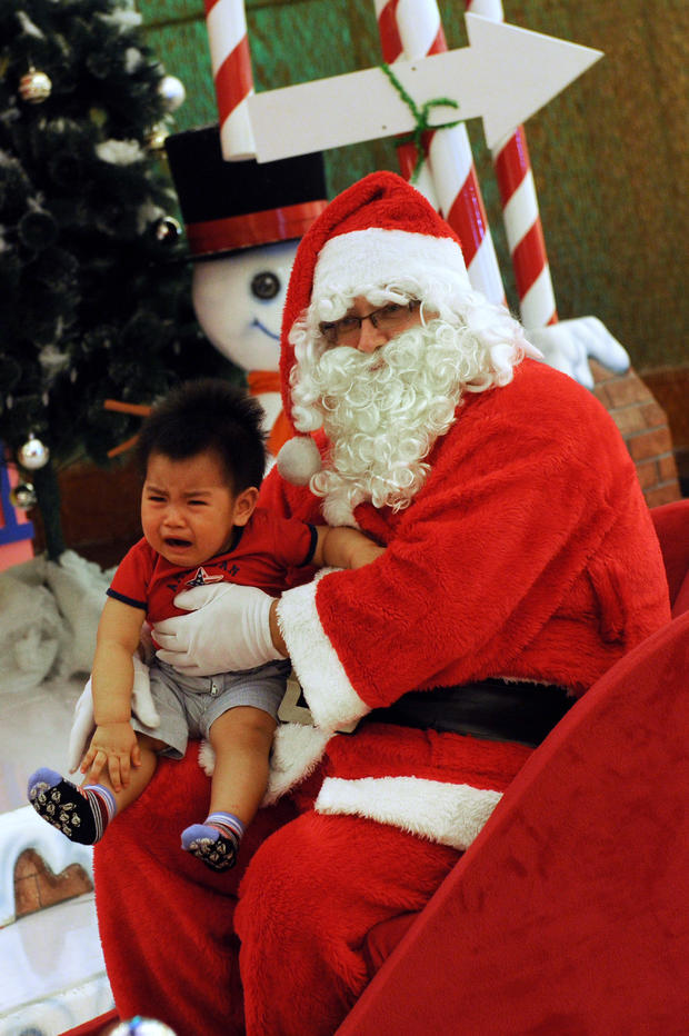 santa-kid-crying.jpg 