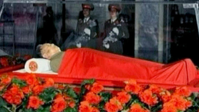 Kim Jong Il on display in a glass coffin 