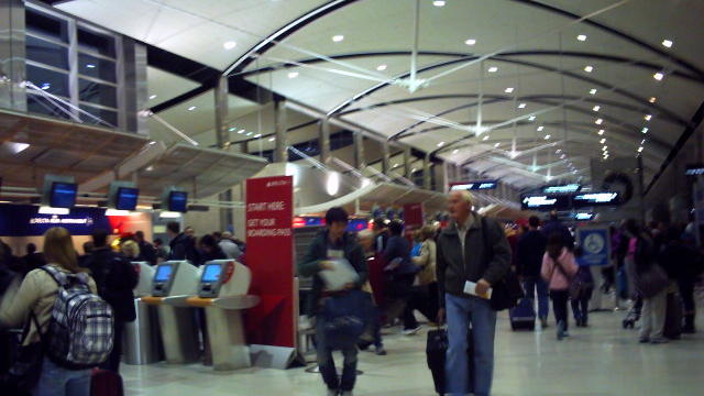 metro-airport-travelers.jpg 