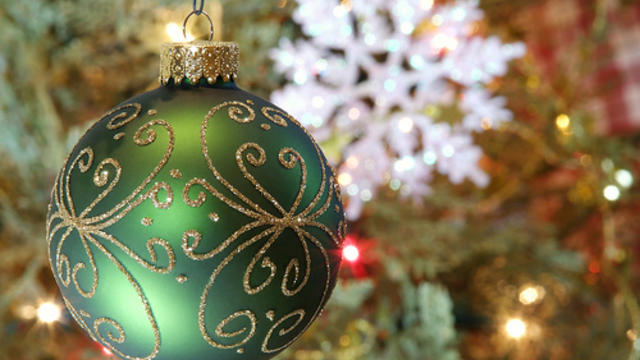 christmas-tree-ornament.jpg 