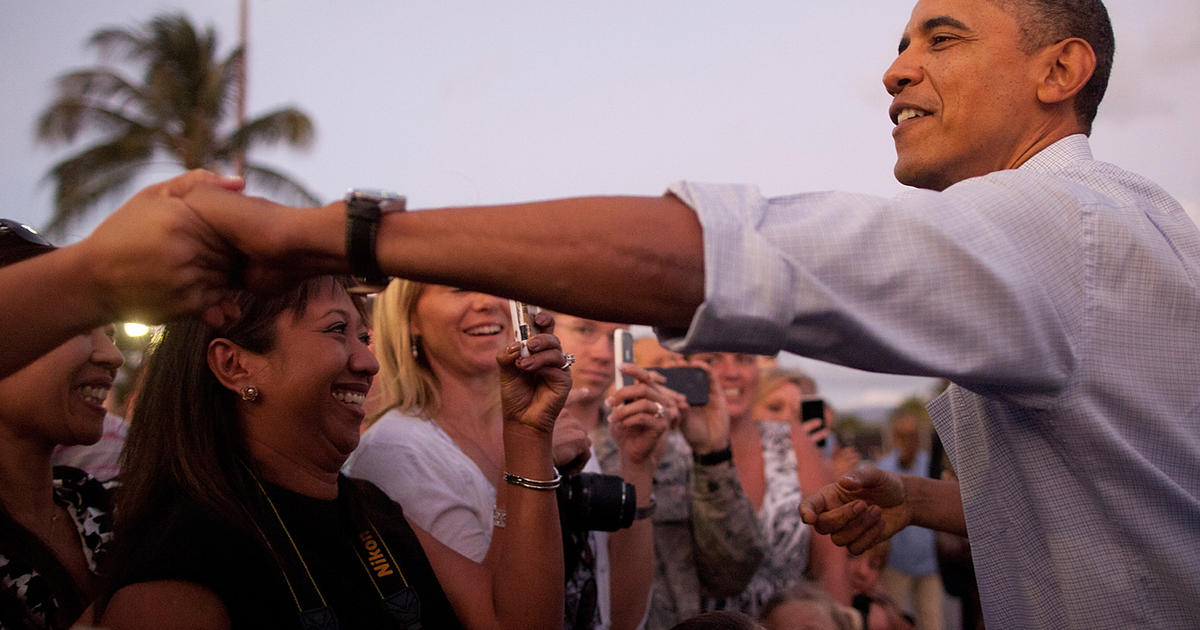 Obama arrives in Hawaii for delayed holiday - CBS News