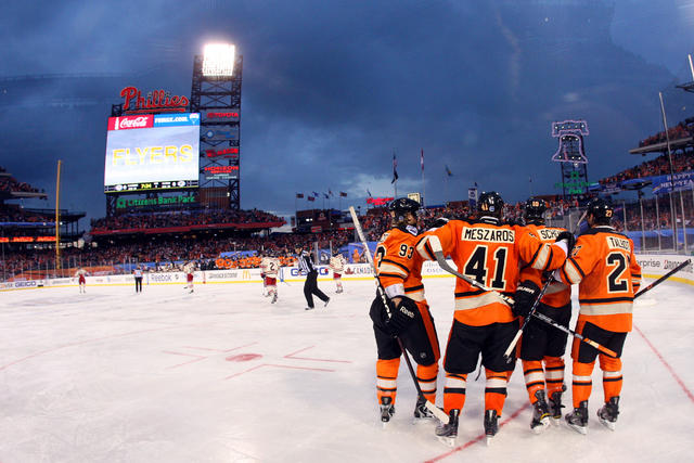 2,160 Bridgestone Nhl Winter Classic New York Rangers V Philadelphia Flyers  Photos & High Res Pictures - Getty Images