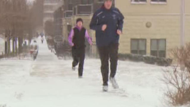 joggers-in-snow-0102.jpg 